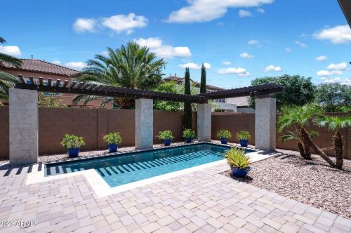 943 Horseshoe Pl, Chandler, AZ 85249
