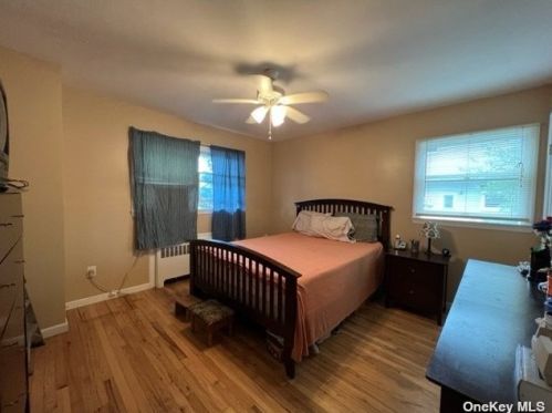 80 Doges Promenade, North Lindenhurst NY  11757-6408 exterior