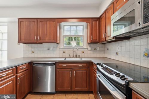 1526 Megan Cir, Blue Bell PA  19422-3625 exterior