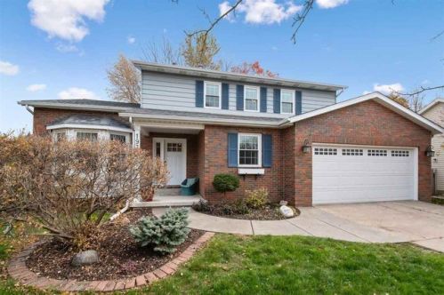 1935 Burr Oak Pl, Panarama Park, IA 52722-6166