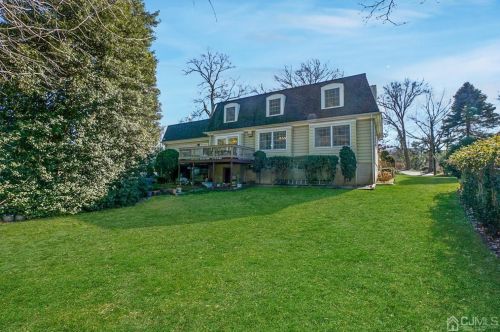 4 Lawrence Brook Dr, East Brunswick, NJ 08816-1110