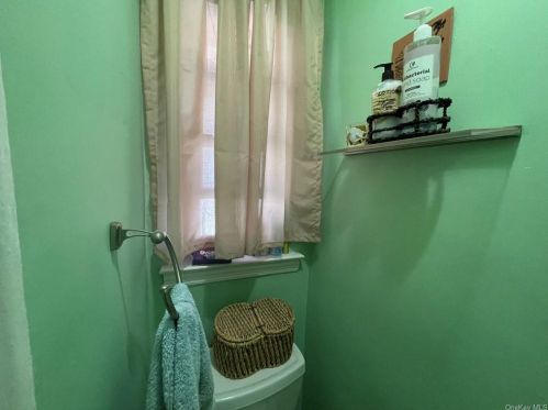 3871 Amundson Ave, Bronx NY  10466-5920 exterior