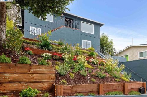 7876 Hillmont Dr, Oakland, CA 94605-3326
