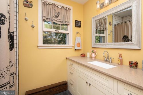 126 Dark Hollow Rd, Pipersville PA  18947-9369 exterior