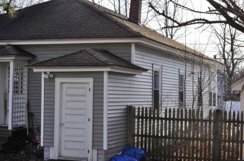 4 Fairview Ave, Nashua NH 03060-4105 exterior