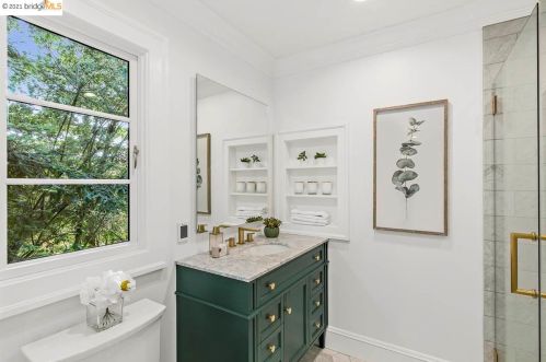 5828 Heron Dr, Oakland CA  94618-2628 exterior