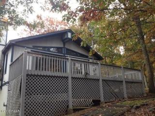 227 Forest Dr, Hawley, PA 18438-6849