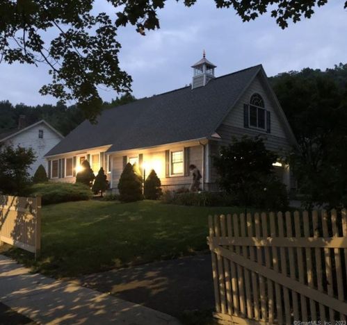 84 Maple Ave, Bethel, CT 06801-1411