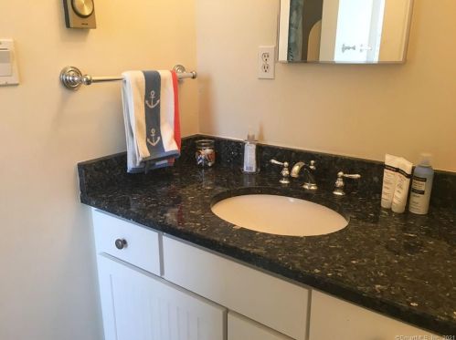 21 Atlantic Ave, Groton CT  06340-8802 exterior