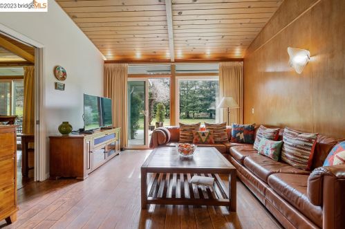 8 Rae Dr, Orinda CA  94563-4360 exterior