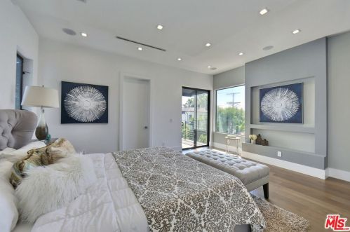 5128 Noble Ave, Van Nuys CA  91403-1376 exterior