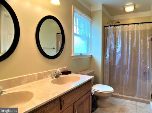 381 Lake St, Ephrata PA  17522-2456 exterior