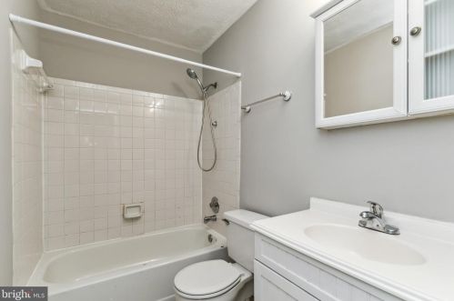 13207 Nassau Dr, Woodbridge VA  22193-4104 exterior