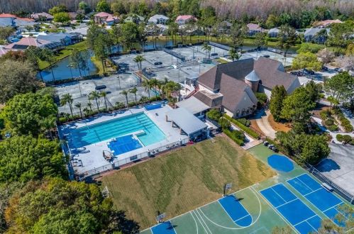 18604 Avenue Monaco, Lutz FL  33558-5316 exterior
