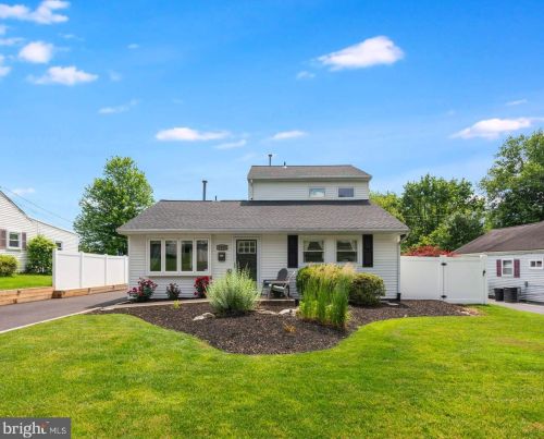 1009 Willow St, Southampton, PA 18966-3435
