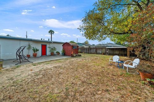 1233 Gloria Dr, Santa Rosa CA 95407-7483 exterior