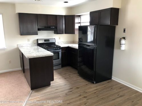 325 Blaine Ave, Pelican Island NJ  08751-2384 exterior