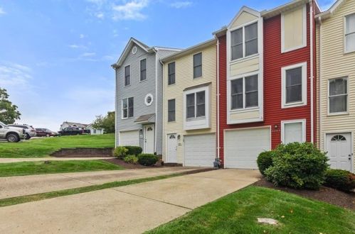 6283 Spring House Pl, Bridgeville, PA 15017-3525