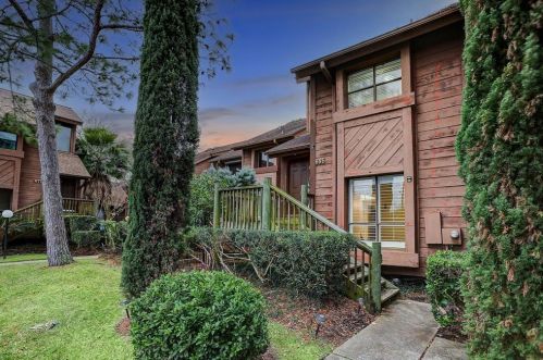 685 Davis Rd, League City, TX 77573-2845