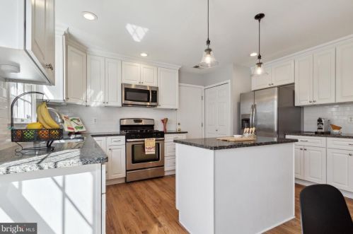 11824 Troika Ct, Woodbridge VA  22192-6282 exterior