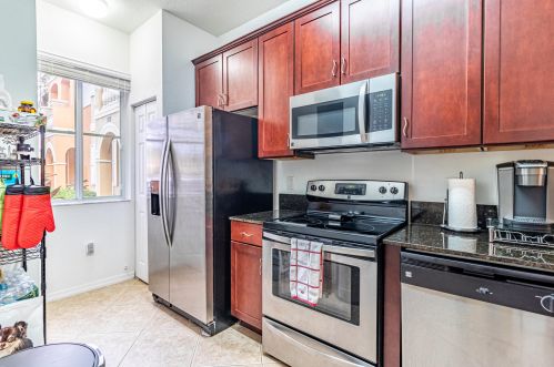 8902 19th St, Hollywood, FL 33025-7613