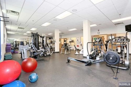 3402 Rio Vista Dr, Mahwah NJ  07430-4005 exterior