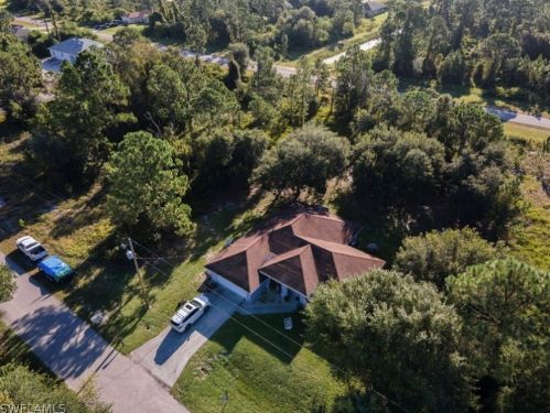 563 Flamingo Ave, Lehigh Acres FL 33974-7509 exterior