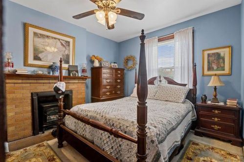 629 Maplewood Ave, Ambridge PA 15003-2415 exterior