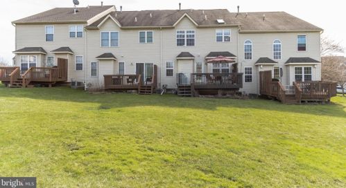 313 Manor Rd, Harleysville, PA 19438-1955