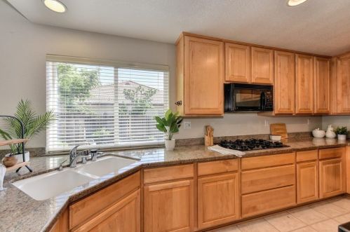 648 Henry St, Folsom CA  95630-7737 exterior