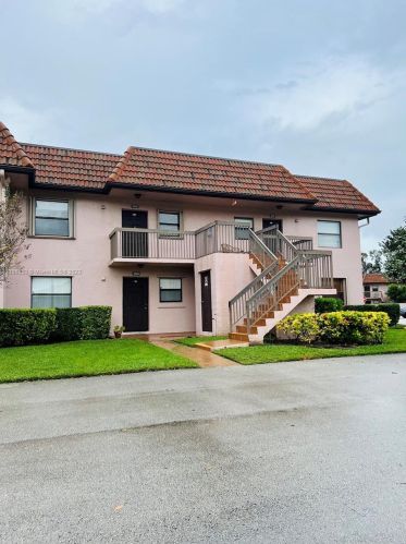10513 10th St, Hollywood, FL 33026-3911
