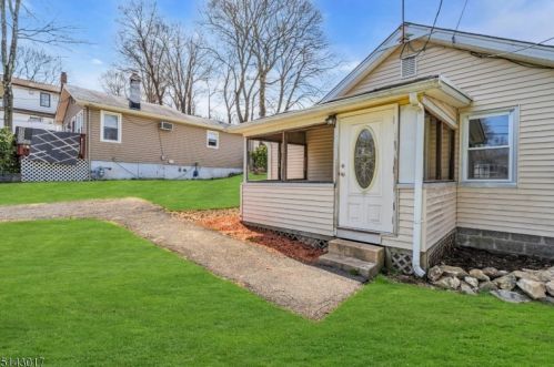 18 Outlook Ave, Mount Olive NJ  07828-2919 exterior