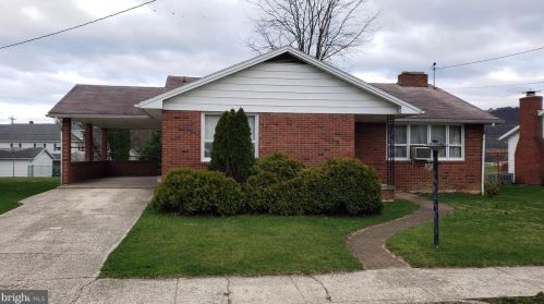 409 3rd St, Mc Connellsburg, PA 17233-1115