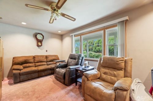 60 Schoolhouse Ln, East Brunswick NJ  08816-1251 exterior