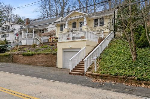 99 Norwood Ave, Northport, NY 11768-1958
