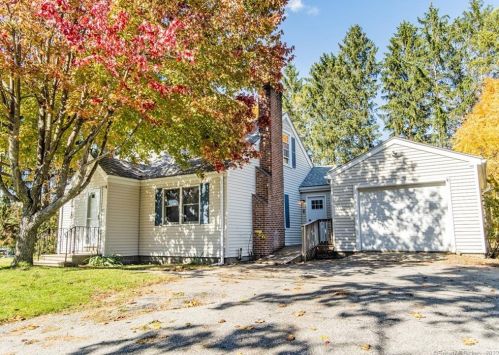 21 Vandale St, Putnam, CT 06260-1419