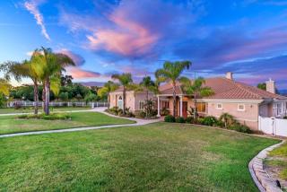 39526 Calle Cabernet, Temecula CA  92591-4010 exterior