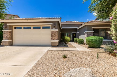 674 Megan Dr, San Tan Valley, AZ 85140-5704