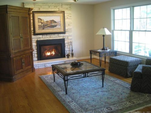 109 Moore Hill Dr, Southington CT  06489-2929 exterior