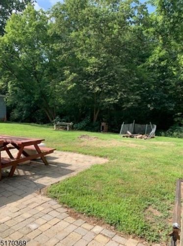 310 6th St, Belvidere, NJ 07823-1918