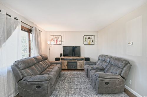 124 2nd St, West Islip NY  11795-2104 exterior