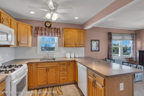 316 Sunset Dr, Pelican Island NJ  08751-2225 exterior