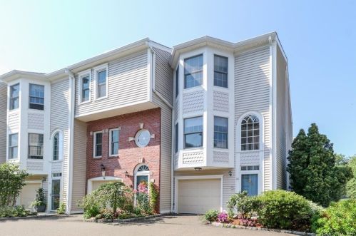 60 Bywatyr Ln, Bridgeport, CT 06605-3157