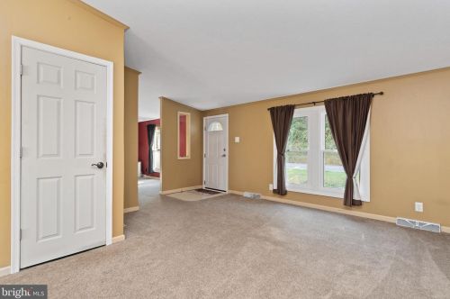 1061 Oyster Mill Rd, Camp Hill, PA 17011-1002
