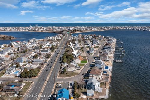 316 Sunset Dr, Pelican Island NJ  08751-2225 exterior