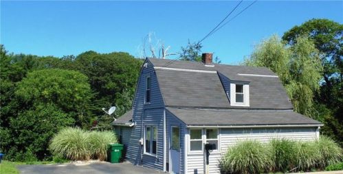 270 Niantic River Rd, Waterford, CT 06385-1536