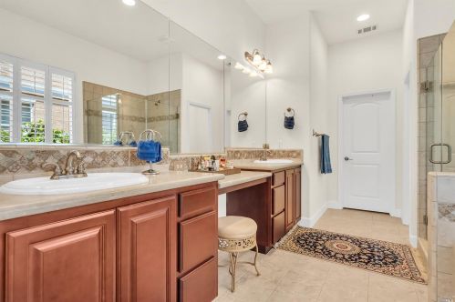 662 Canterbury Cir, Vacaville CA  95687-8225 exterior