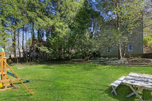 18 Church St, Bedford Hills, NY 10507-1824