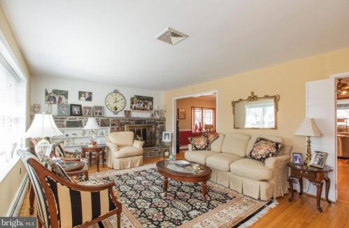 1640 Cavan Dr, Dresher PA  19025-1210 exterior