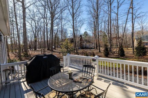 10 Mulligan Dr, Bybee VA  22963-2560 exterior